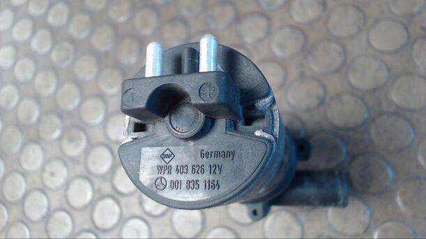 Foto: ELEKTRONISCHE ZUSATZWASSERPUMPE eines Mercedes-Benz C 200 T