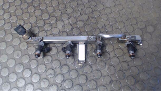 Foto: KRAFTSTOFFVERTEILER MIT DÜSEN eines VW Touran 1.4 TSI EcoFuel CL