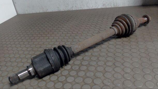 Foto: ANTRIEBSWELLE VORNE LINKS eines Ford Focus Turnier CL