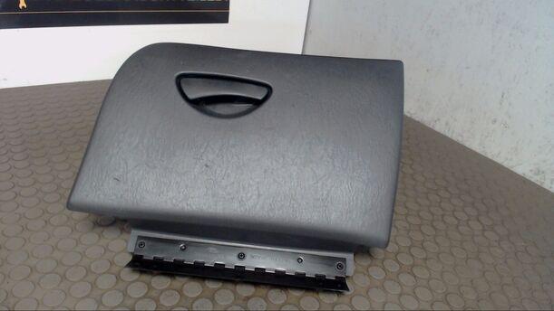 Foto: HANDSCHUHFACH eines Ford Focus Turnier CL