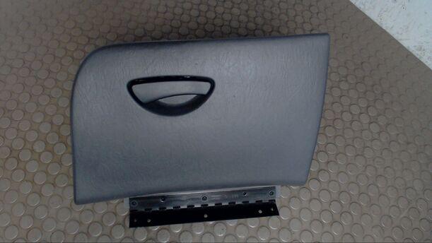 Foto: HANDSCHUHFACH eines Ford Focus Turnier CL