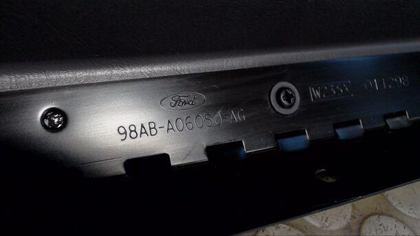 Foto: HANDSCHUHFACH eines Ford Focus Turnier CL