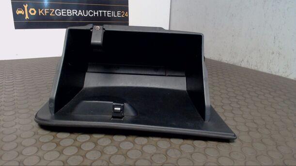 Foto: HANDSCHUHFACH eines Ford Focus Turnier CL