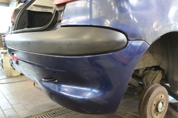 Foto: STOSSFÄNGER/ STOSSSTANGE HINTEN eines Peugeot 206 75 CL