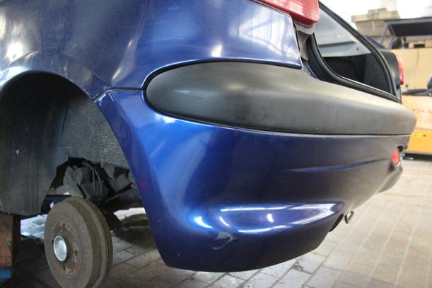 Foto: STOSSFÄNGER/ STOSSSTANGE HINTEN eines Peugeot 206 75 CL