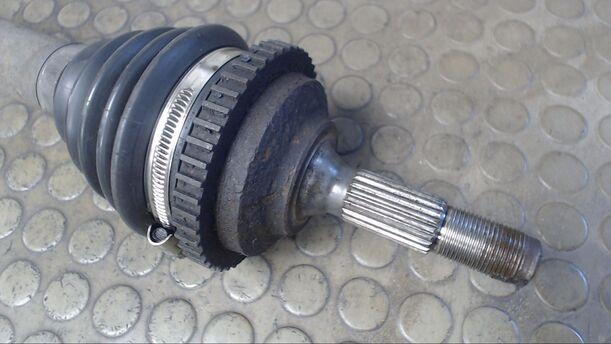 Foto: ANTRIEBSWELLE LINKS eines Peugeot 206 75 CL