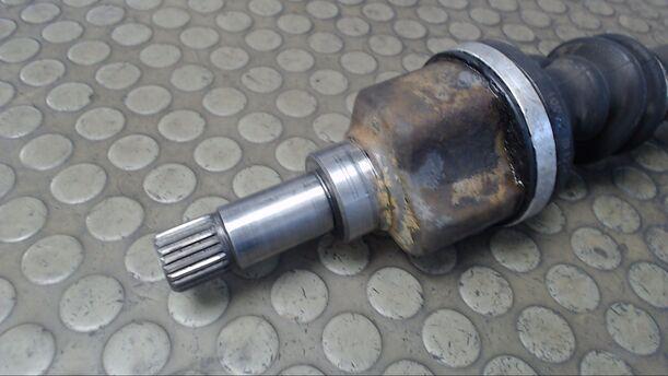 Foto: ANTRIEBSWELLE LINKS eines Peugeot 206 75 CL