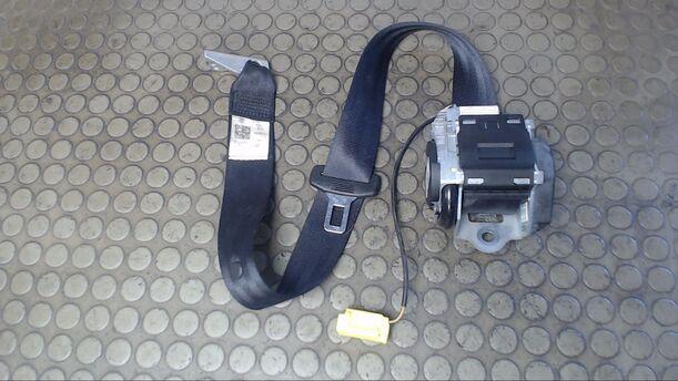 Foto: SICHERHEITSGURT HINTEN LINKS eines VW Golf Variant 1.9 TDI CL