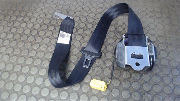 Foto: SICHERHEITSGURT HINTEN LINKS eines VW Golf Variant 1.9 TDI CL