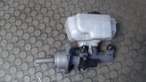 Foto: HAUPTBREMSZYLINDER eines VW Golf Variant 1.9 TDI CL
