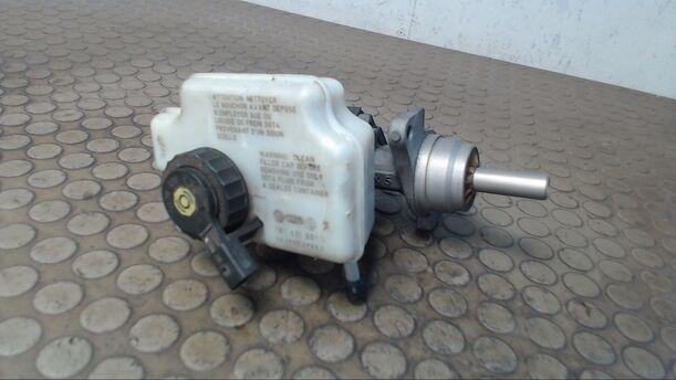 Foto: HAUPTBREMSZYLINDER eines VW Golf Variant 1.9 TDI CL