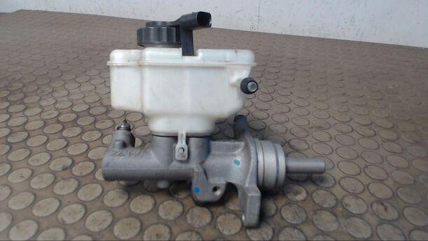 Foto: HAUPTBREMSZYLINDER eines VW Golf Variant 1.9 TDI CL