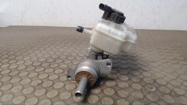 Foto: HAUPTBREMSZYLINDER eines VW Golf Variant 1.9 TDI CL