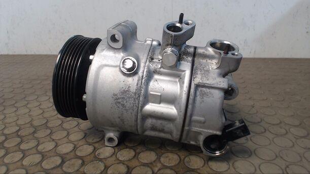 Foto: KOMPRESSOR KLIMAANLAGE eines VW Golf Variant 1.9 TDI CL