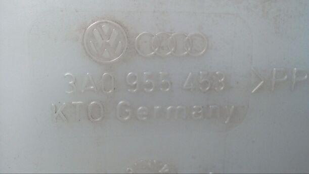 Foto: SCHEIBENWASCHBEHÄLTER eines VW Passat Variant 1.8 CL