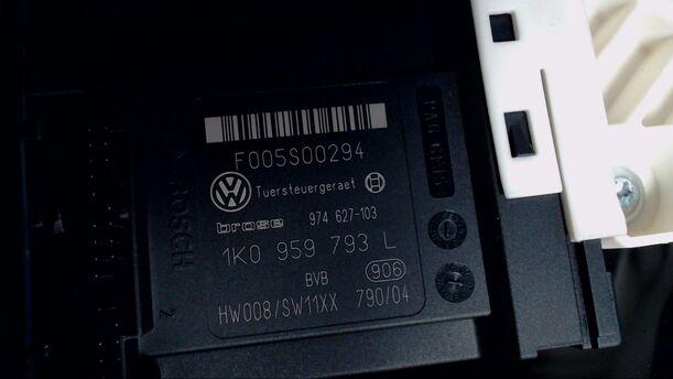 Foto: FENSTERHEBER ELEKTRISCH VORN LINKS eines VW Passat Variant 2.0 TDI CL