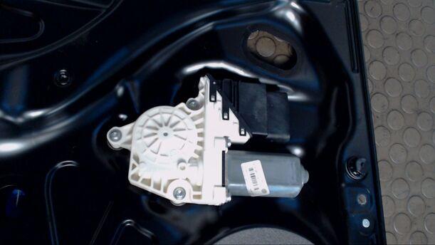 Foto: FENSTERHEBER ELEKTRISCH HINTEN LINKS eines VW Passat Variant 2.0 TDI CL