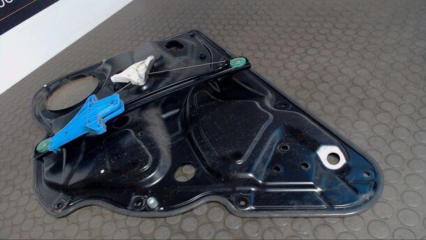 Foto: FENSTERHEBER ELEKTRISCH HINTEN LINKS eines VW Passat Variant 2.0 TDI CL