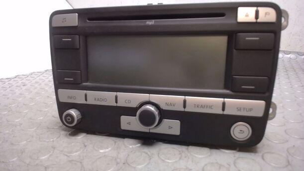 Foto: RADIO NAVIGATION eines VW Passat Variant 2.0 TDI