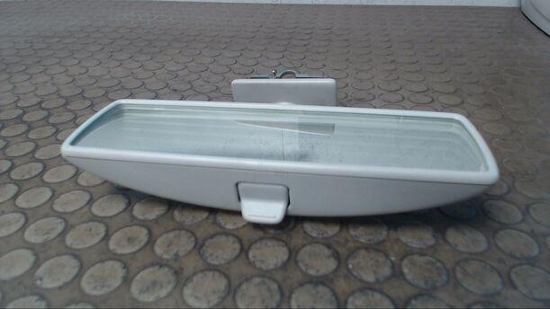 Foto: INNENSPIEGEL eines VW Touran 2.0 TDI CL