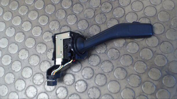 Foto: BLINKSCHALTER/KOMBISCHALTER eines VW Touran 2.0 TDI CL