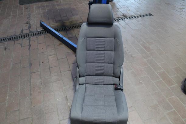 Foto: SITZ 2. REIHE RECHTS eines VW Touran 2.0 TDI CL