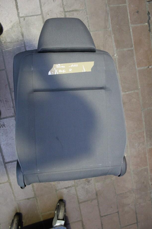 Foto: SITZ 2. REIHE RECHTS eines VW Touran 2.0 TDI CL