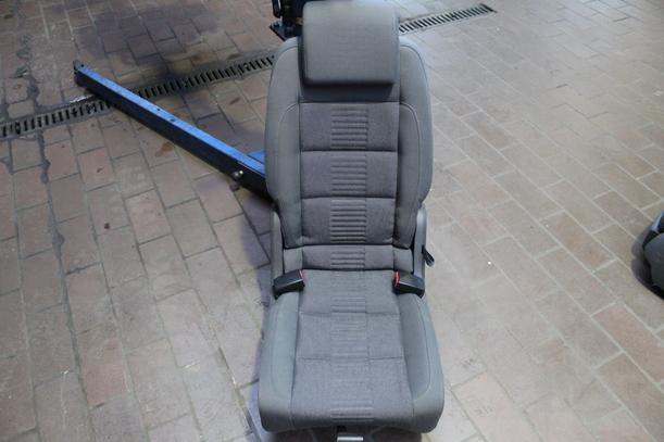 Foto: SITZ 2. REIHE MITTE eines VW Touran 2.0 TDI CL