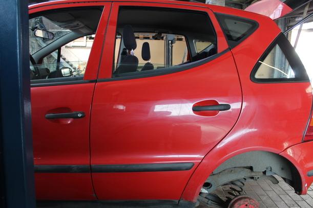 Foto: TÜR HINTEN LINKS eines Mercedes-Benz A 160 CL