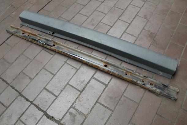Foto: STOßSTANGE / STOSSFÄNGER MITTE HINTEN eines Ford Transit 300 K TDCi