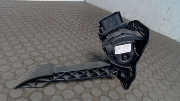 Foto: GASPEDAL eines Ford Transit 300 K TDCi