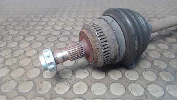 Foto: ANTRIEBSWELLE LINKS eines Mercedes-Benz A 140