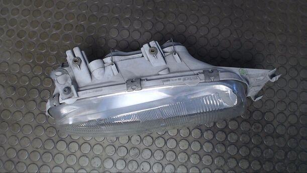 Foto: SCHEINWERFER RECHTS eines Ford Fiesta CL