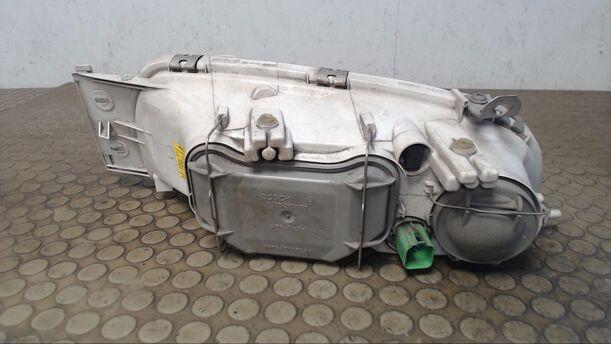 Foto: SCHEINWERFER RECHTS eines Ford Fiesta CL