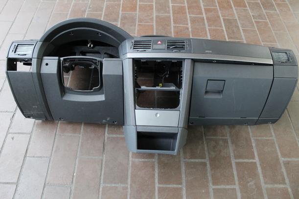 Foto: ARMATURENBRETT eines Opel Meriva 1.4