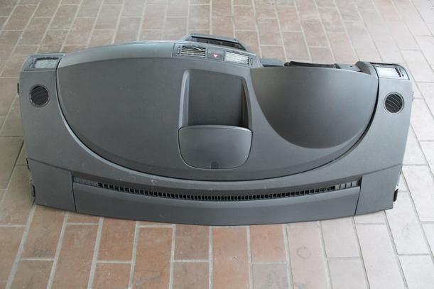 Foto: ARMATURENBRETT eines Opel Meriva 1.4