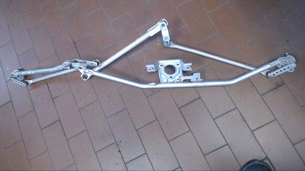 Foto: SCHEIBENWISCHERGESTÄNGE VORN eines Opel Zafira 2.0 DTI