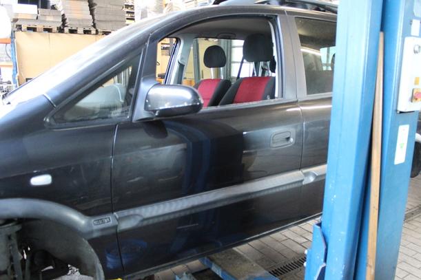 Foto: TÜR VORN LINKS eines Opel Zafira 2.0 DTI