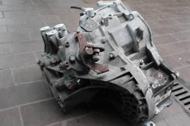 Foto: SCHALTGETRIEBE 5-GANG F23 eines Opel Zafira 2.0 DTI