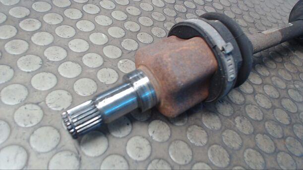Foto: ANTRIEBSWELLE LINKS eines Ford Ka