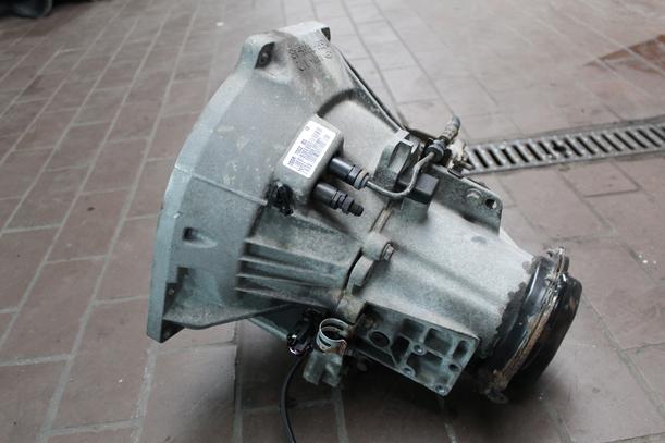 Foto: SCHALTGETRIEBE 3S5R7002BD eines Ford Ka