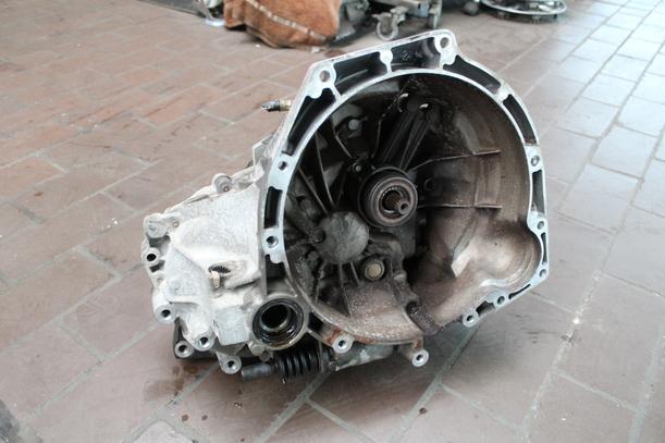 Foto: SCHALTGETRIEBE 3S5R7002BD eines Ford Ka