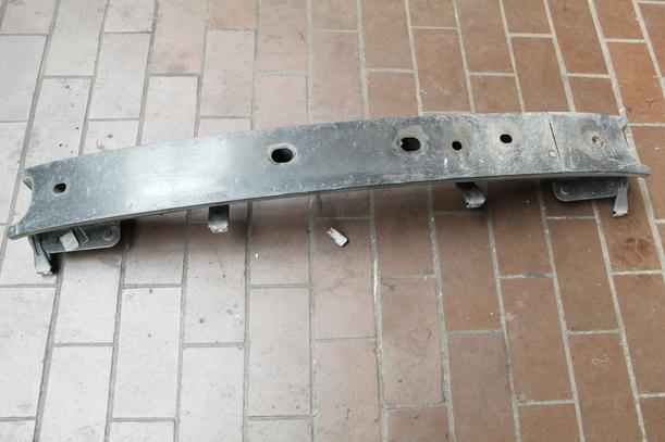 Foto: VERSTÄRKUNG VORN eines Ford Focus