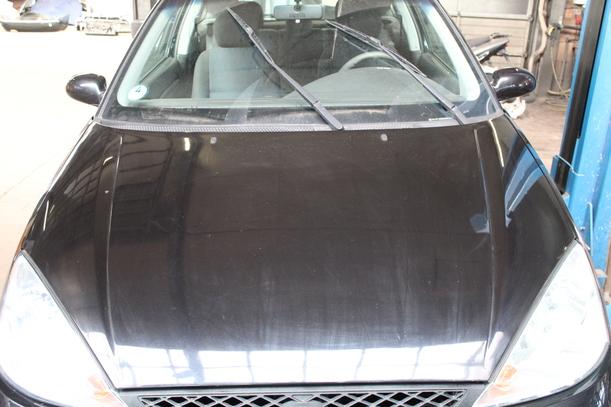 Foto: MOTORHAUBE eines Ford Focus