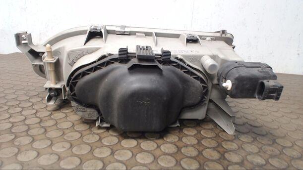 Foto: SCHEINWERFER RECHTS eines Renault R 19 1.8 GL