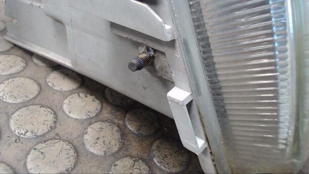 Foto: SCHEINWERFER RECHTS eines Renault R 19 1.8 GL