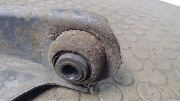 Foto: QUERLENKER VORNE LINKS eines Renault R 19 1.8 Ambiente