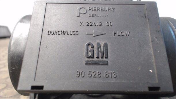 Foto: LUFTMASSENMESSER PIERBURG eines Opel Omega Caravan 2.5 TD GL