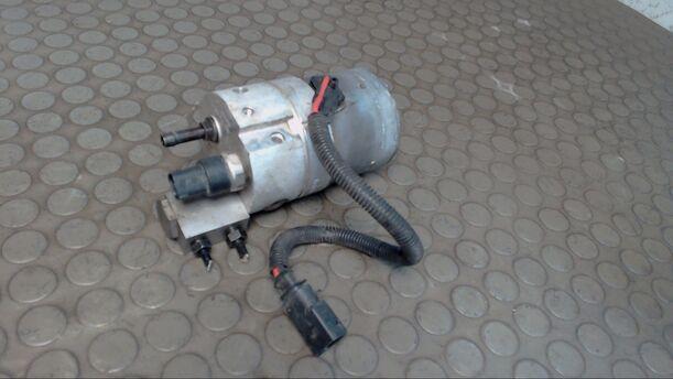 Foto: VORLADEPUMPE ABS / ESP eines Audi A6 Avant 2.5 TDI GL