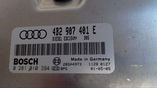 Foto: MOTORSTEUERGERÄT / STEUERGERÄT EINSPRITZUNG eines Audi A6 Avant 2.5 TDI GL